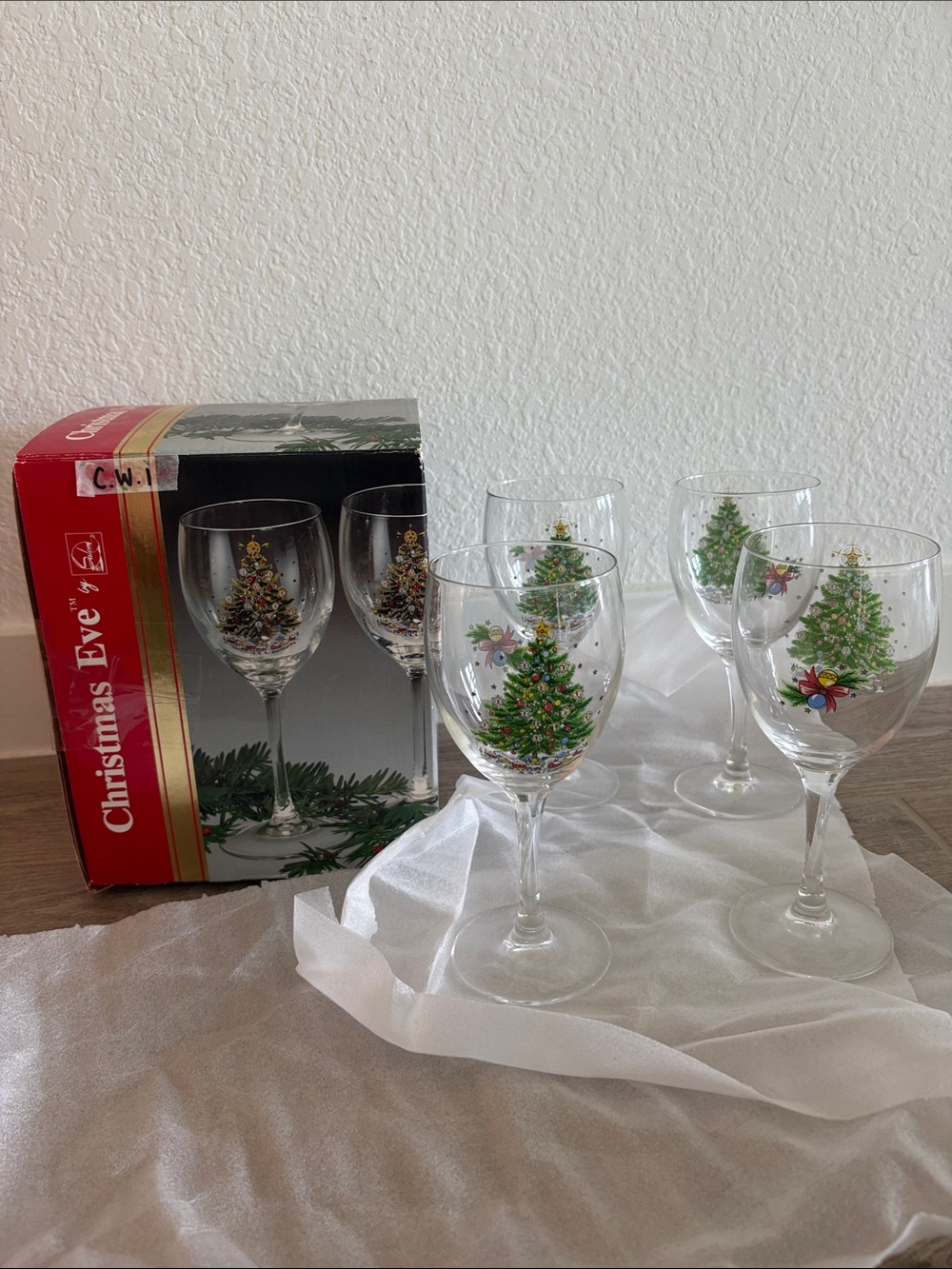 Vintage 1984 Salem Christmas Eve Wine Glasses Set of 4 // C.W.1